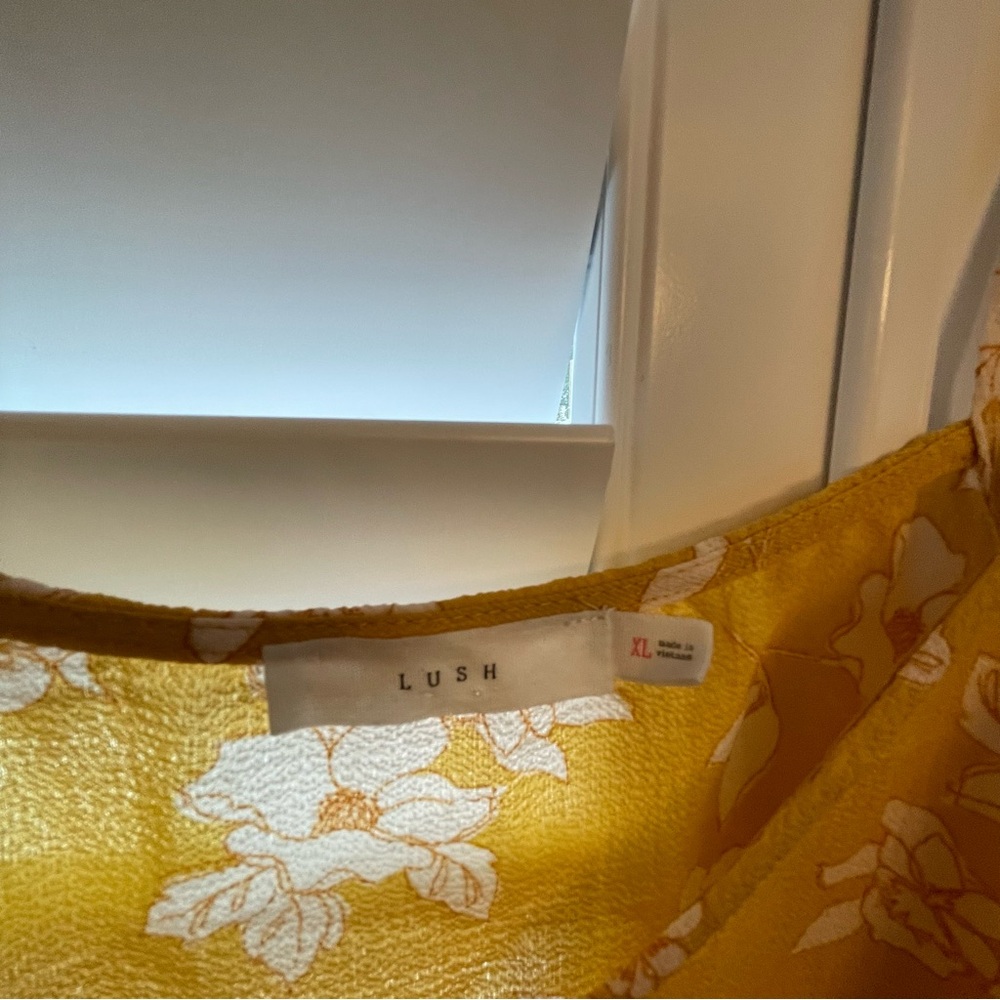 Lush Gold Sleeveless Camisole Top - Picture 3 of 5